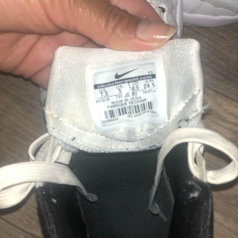 Nike - Picture 4 of 4